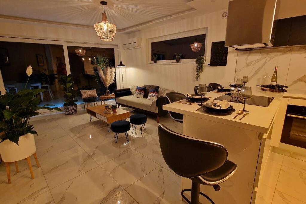 Suite Prestige Logement Neuf Avec Spa Et Ecran De Cinema En Rez De Jardin Κολμάρ Εξωτερικό φωτογραφία