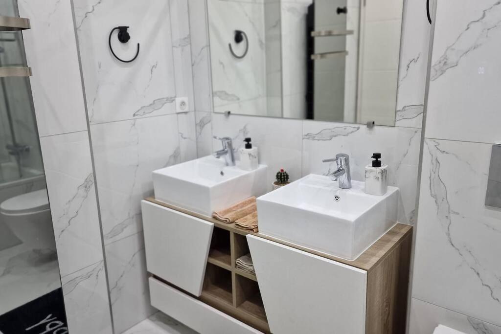 Suite Prestige Logement Neuf Avec Spa Et Ecran De Cinema En Rez De Jardin Κολμάρ Εξωτερικό φωτογραφία