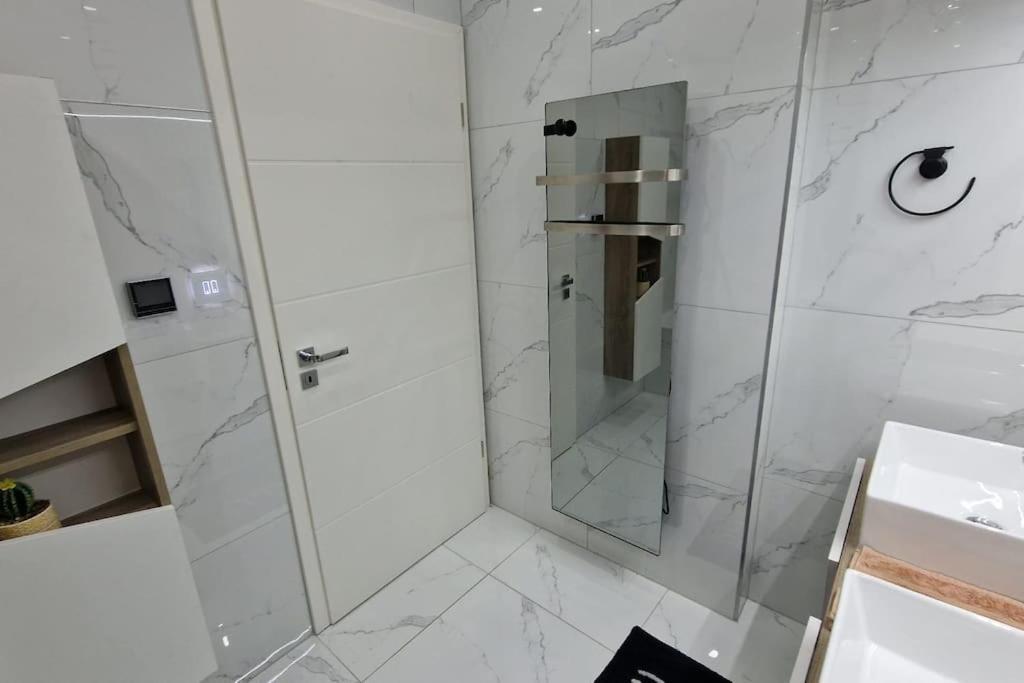 Suite Prestige Logement Neuf Avec Spa Et Ecran De Cinema En Rez De Jardin Κολμάρ Εξωτερικό φωτογραφία